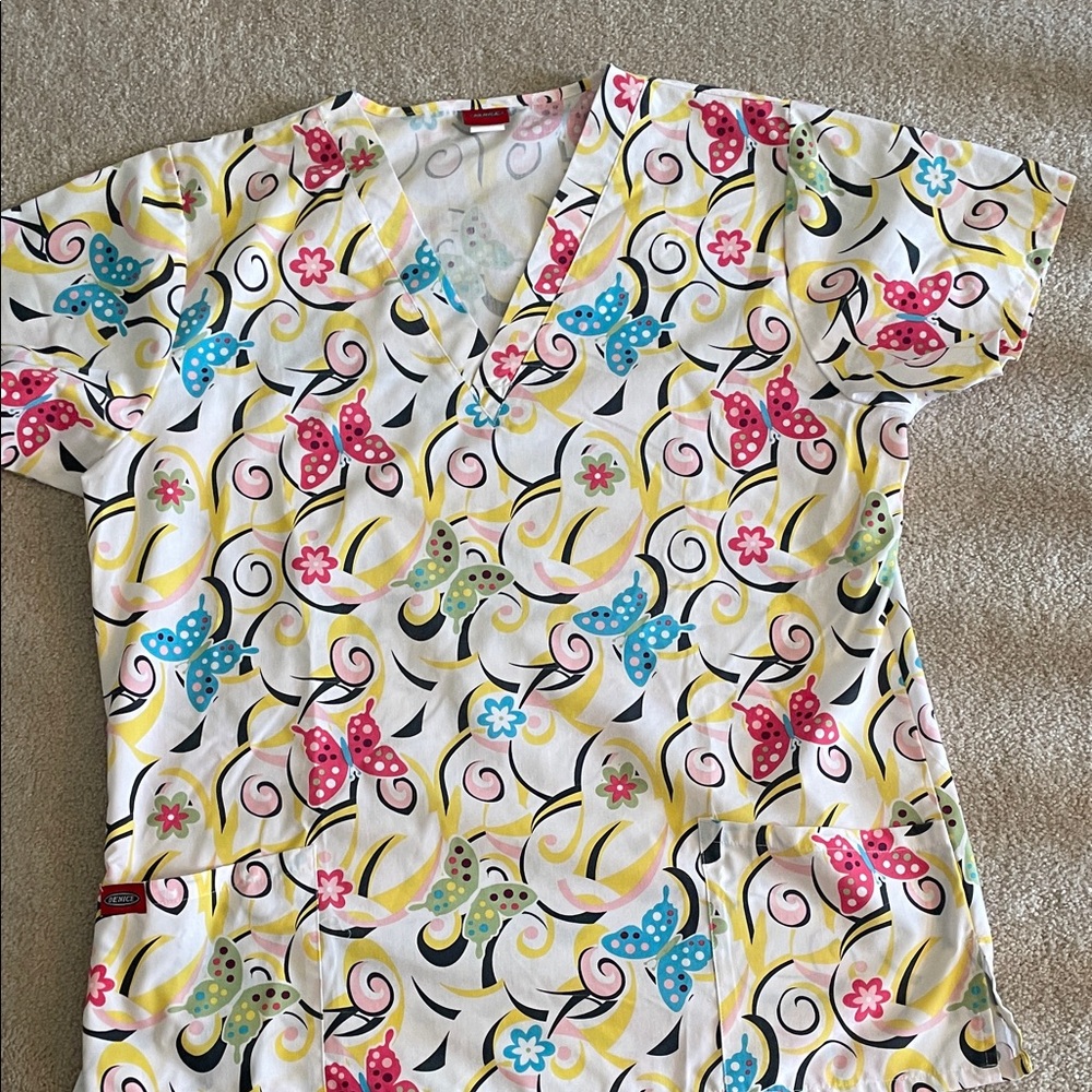 Denice Butterfly Print Scrub Top